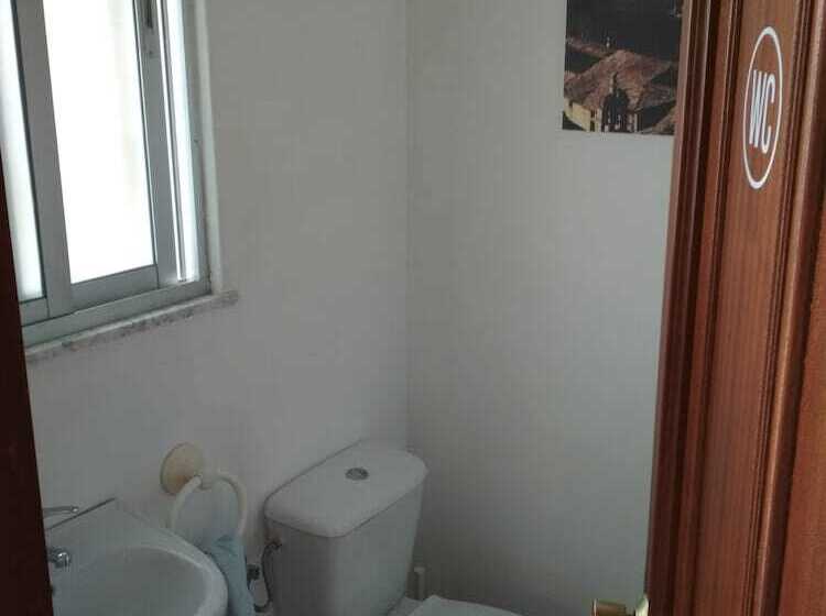 Семейный Номер Совместный Санузел, Casa Do Marabillas Hostel