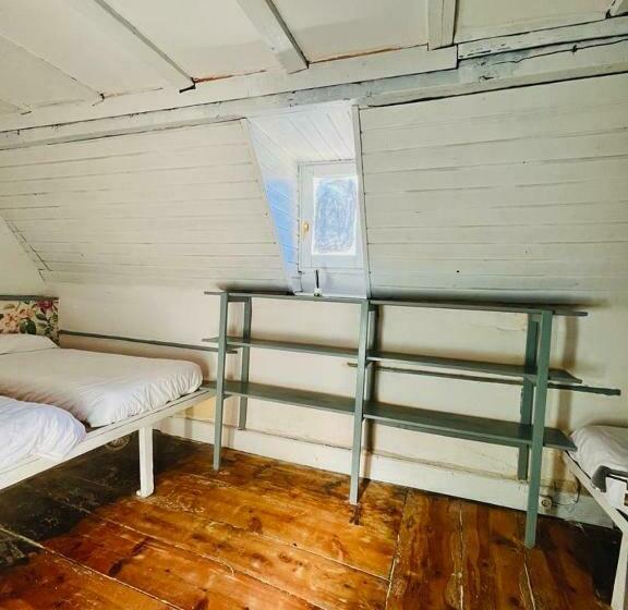 家庭房间共用浴室, Hostel Baqueira   Refugi Rosta   Pyrenmuseu