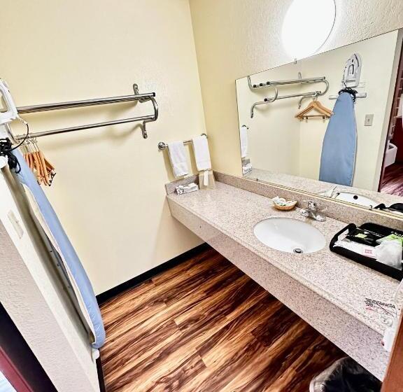 스탠다드 룸 킹사이즈 침대, Regency Inn Iola