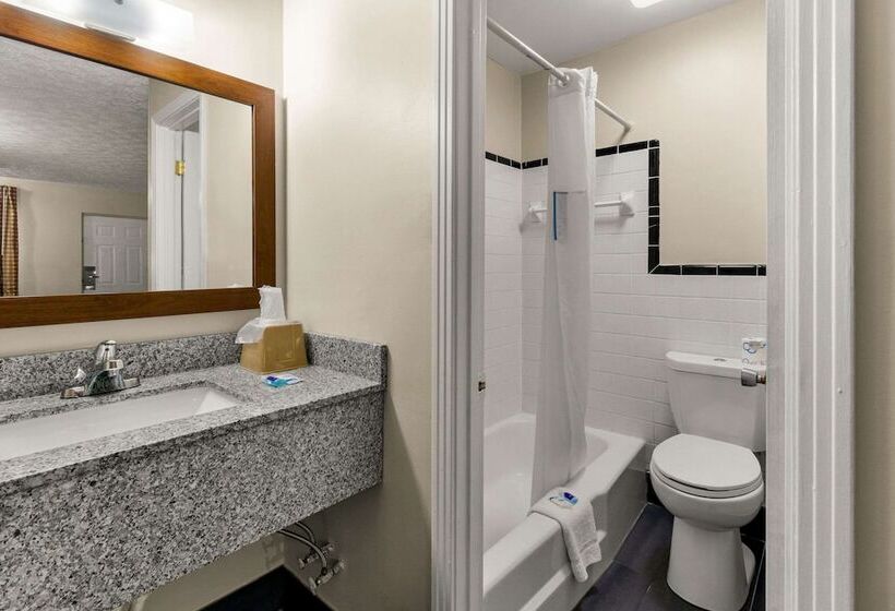 带2个双人床的标准工作室, Rodeway Inn