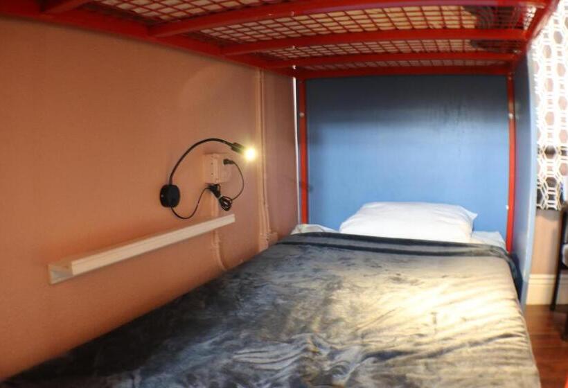 Cama em Quarto Partilhado com Casa de Banho partilhada, Orange Village Hostel