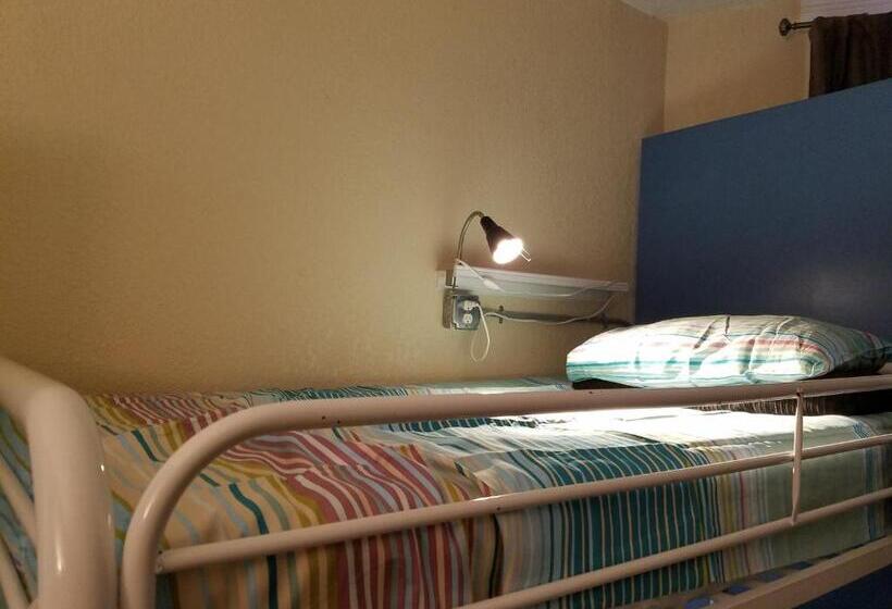 Cama em Quarto Partilhado com Casa de Banho partilhada, Orange Village Hostel