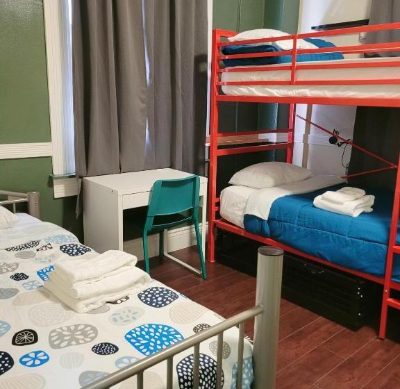 Quarto Triplo Standard Casa de Banho Partilhada, Orange Village Hostel