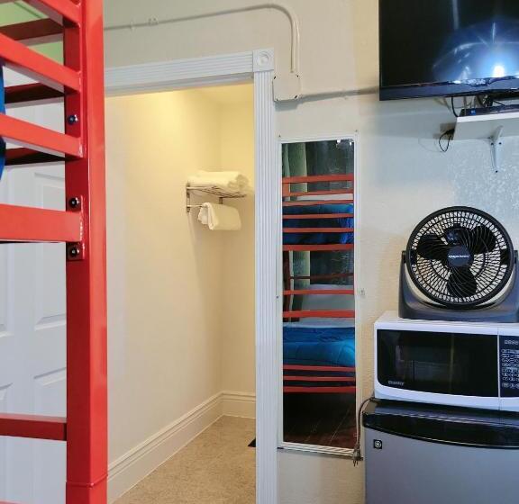 Quarto Triplo Standart, Orange Village Hostel