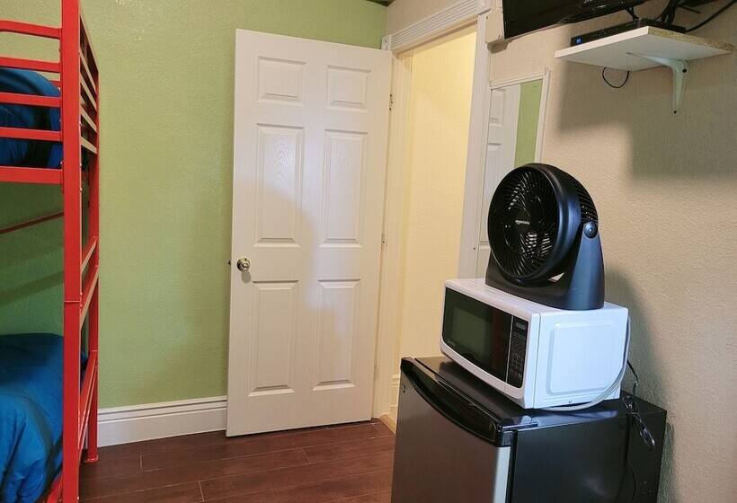 Quarto Triplo Standart, Orange Village Hostel