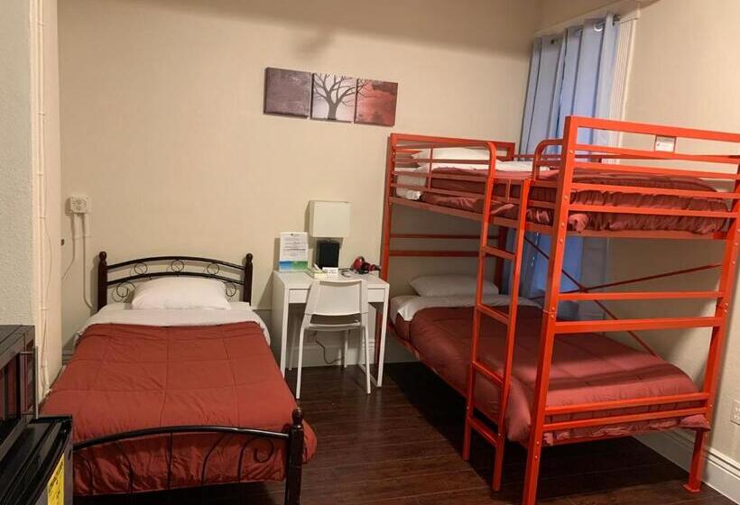Quarto Triplo Standart, Orange Village Hostel