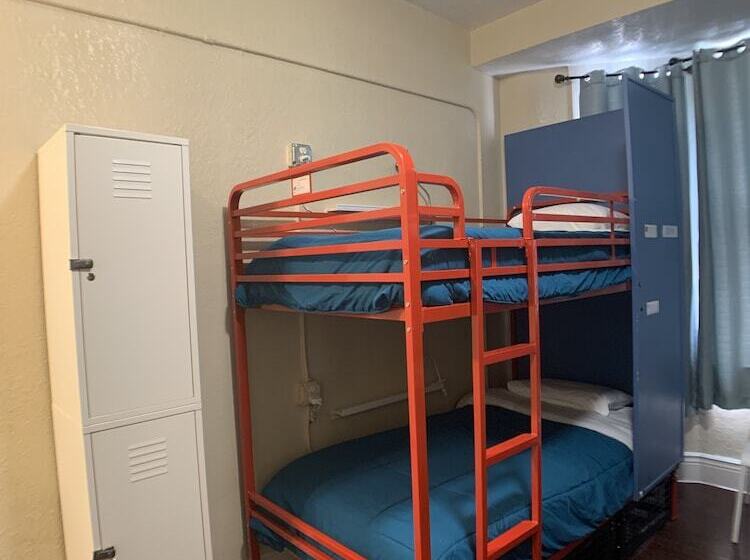 Cama em Quarto Partilhado com Casa de Banho partilhada, Orange Village Hostel