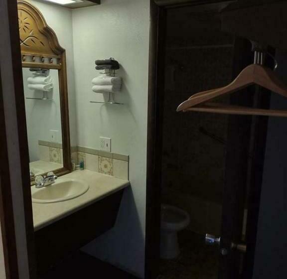 Люкс Deluxe Кровать Кинг, The Pines Motel