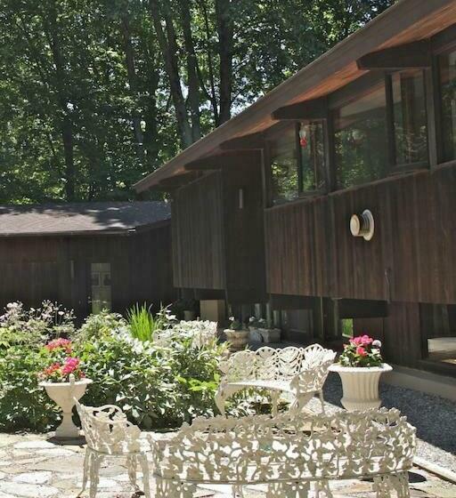 스위트, The Cottage
