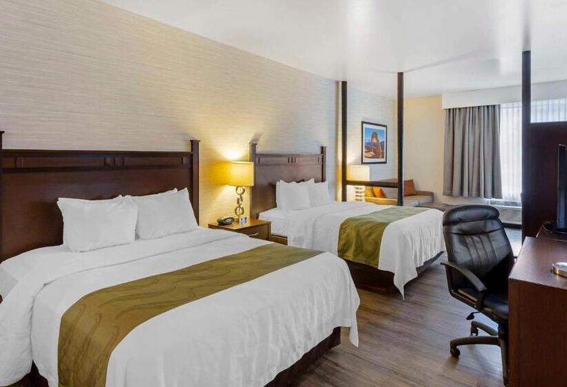 Люкс, Quality Suites Moab Near Arches National Park