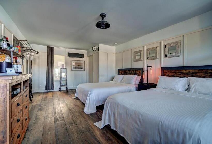 Номер Стандарт с Террасой, The Montauk Beach House
