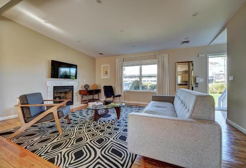 Семейное Бунгало, The Montauk Beach House