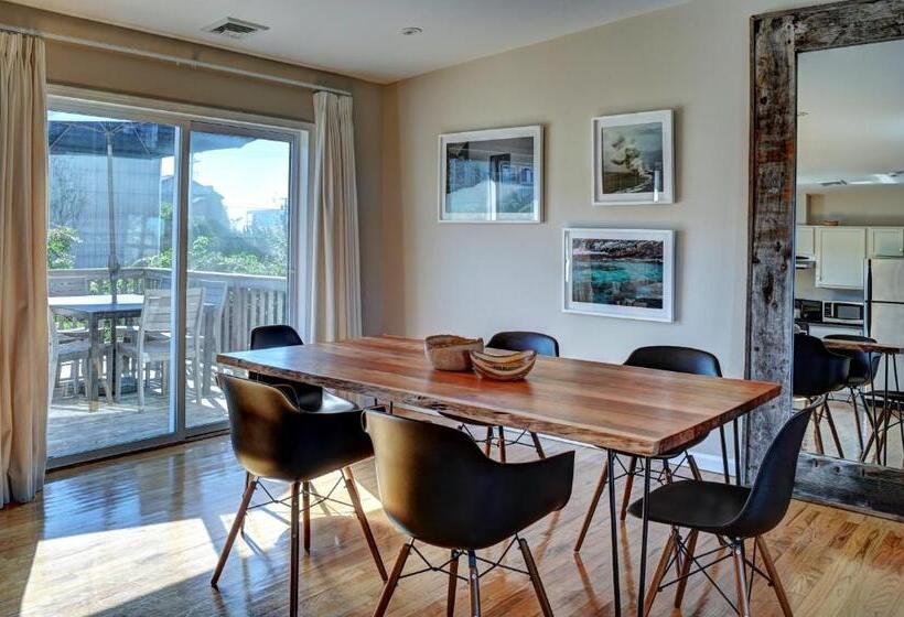 Семейное Бунгало, The Montauk Beach House