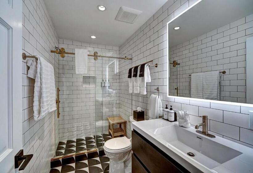 Семейное Бунгало, The Montauk Beach House