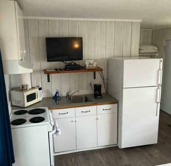 带特大床的标准间, Tillicum Beach Motel   Formerly Deane S Oceanfront Lodge