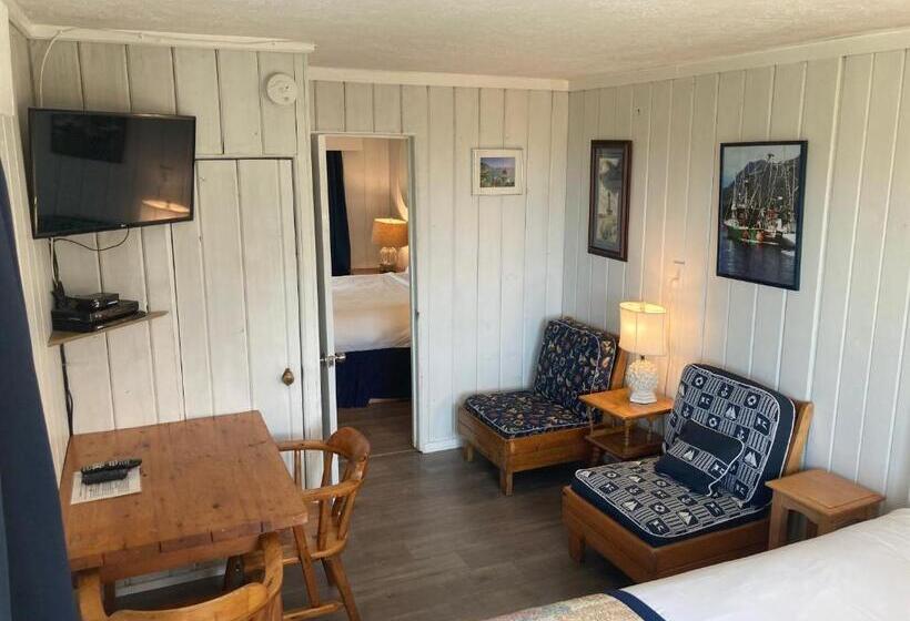 Family Suite, Tillicum Beach Motel   Formerly Deane S Oceanfront Lodge