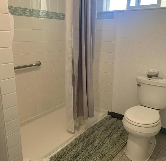 Люкс Кровать Кинг, Tillicum Beach Motel   Formerly Deane S Oceanfront Lodge