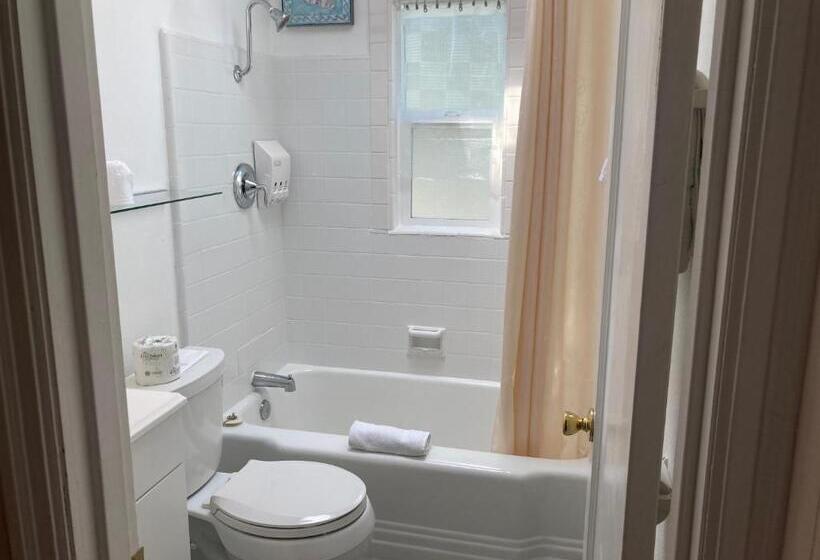 Номер Deluxe, Tillicum Beach Motel   Formerly Deane S Oceanfront Lodge