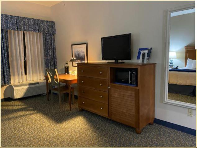 스위트 킹사이즈 침대, Port Of Kimberling Marina & Resort