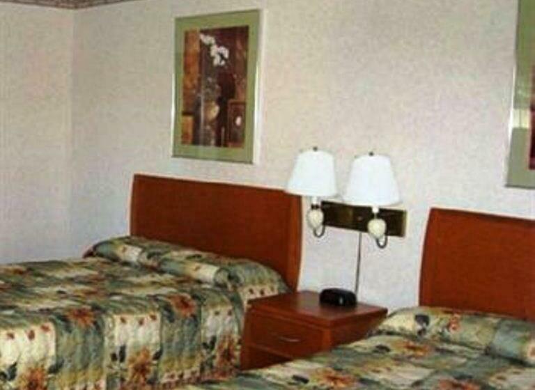 Номер Стандарт 2 Двуспальные Кровати, Country Inn