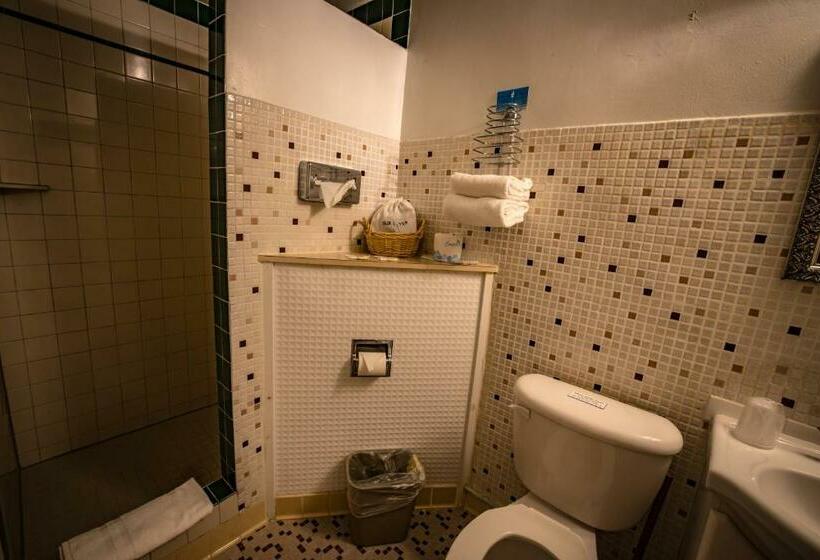 Номер Economy, Riverside Motel