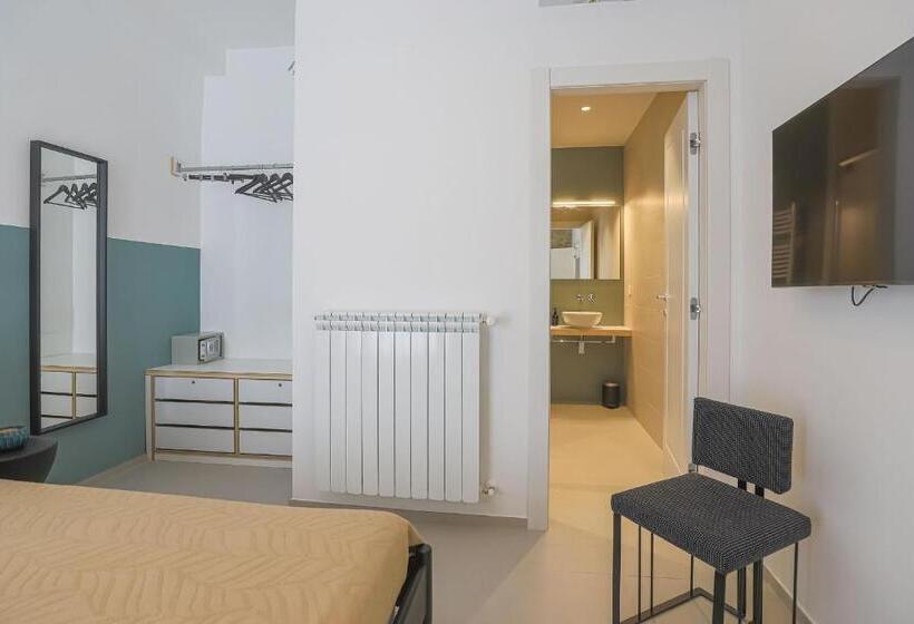 اتاق لوکس با بالکن, Desiderio Guest House