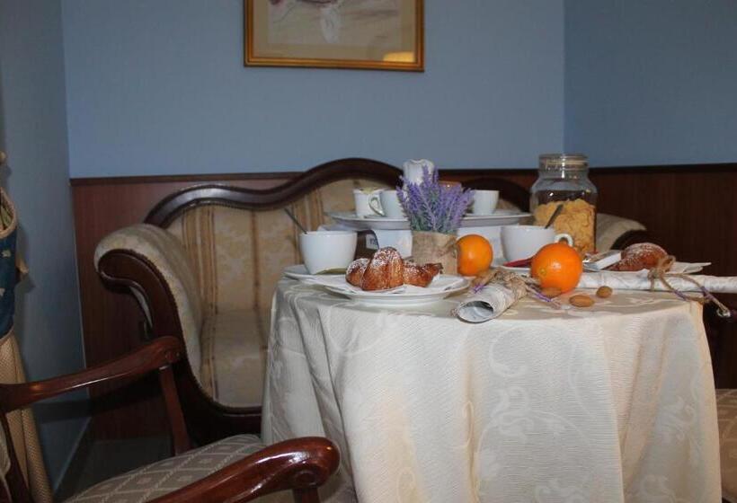 اتاق استاندارد سه نفره, Malaga