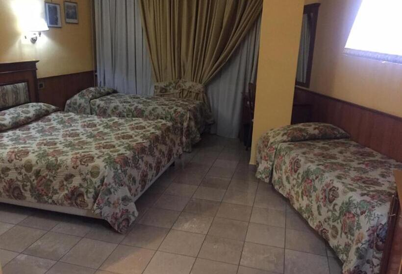 اتاق استاندارد چهار تخته, Malaga