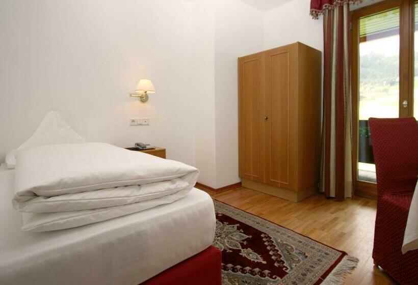 Quarto Estandar Individual, Al Plan, A Mountain Moving