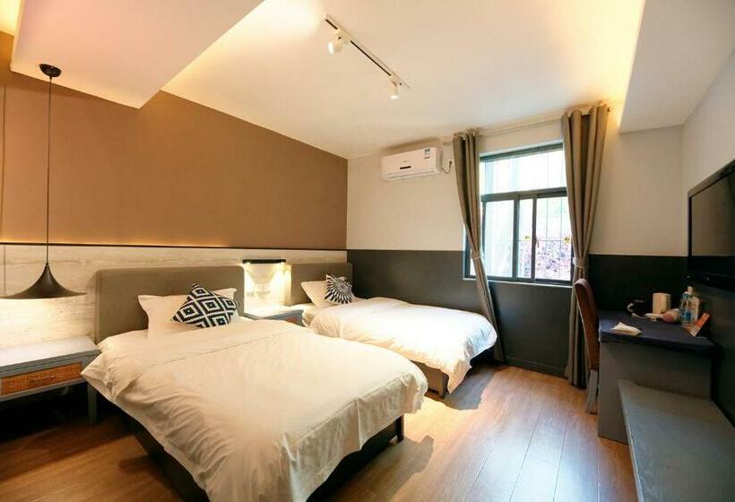 Quarto Estandar, Kunming Upland International Youth Hostel Near The City Center , 2 Mins Walk To The Green Lake,3 Min