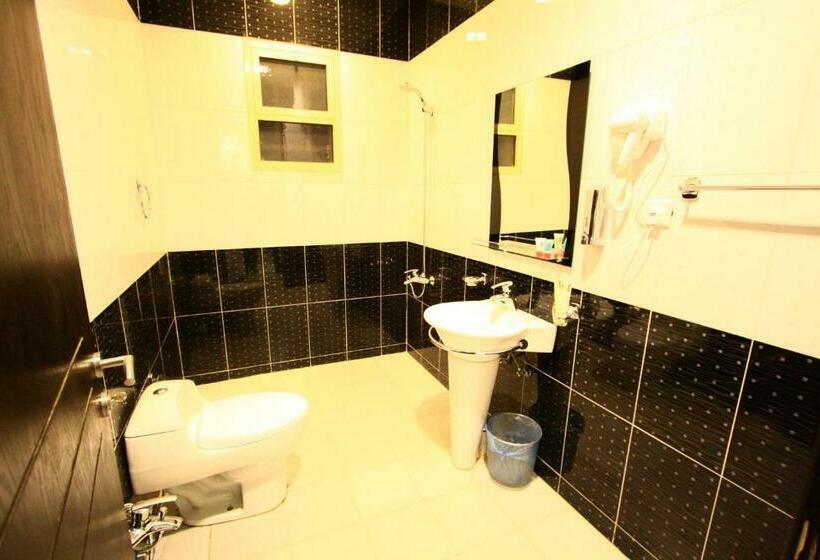 带大床的高级房间, Rest Night Serviced Apartments   Al Nafal