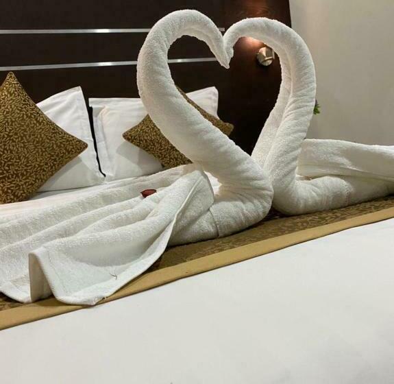 带大床的高级房间, Rest Night Serviced Apartments   Al Nafal