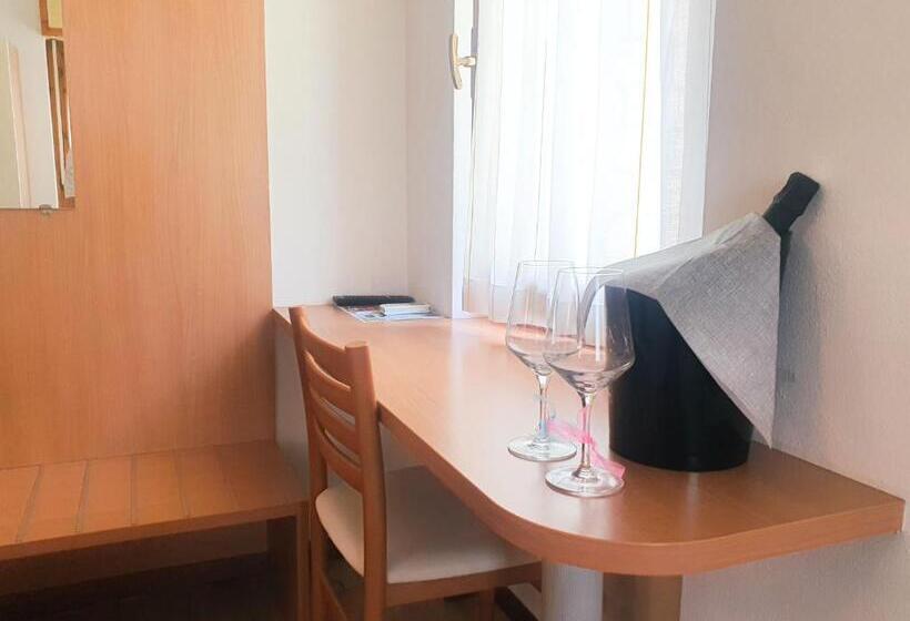 스탠다드 룸 산 전망, Residence Hotel Maxi