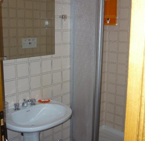 이코노미 룸, Residence Hotel Maxi