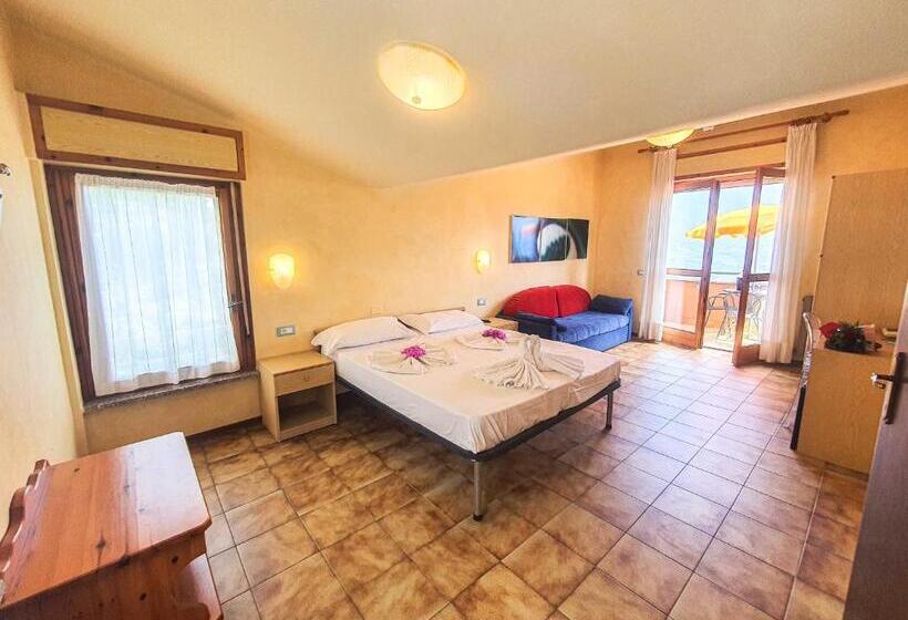 Superior room with lake view, Residence Hotel Maxi