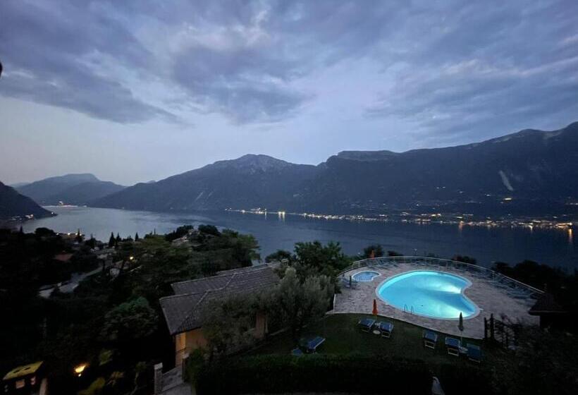 4인용 스탠다드 룸, Residence Hotel Maxi