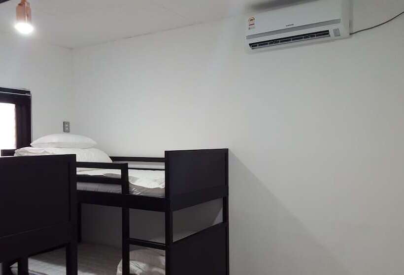 تختخواب در اتاق مشترک, Amazon Guesthouse   Hostel