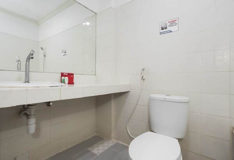 Номер Стандарт, Reddoorz @ Panglima Sudirman