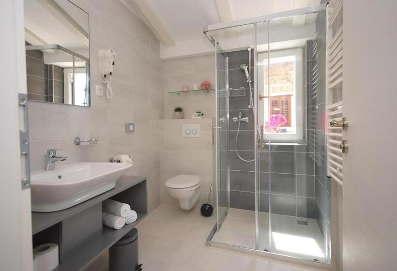 Quarto Deluxe, Lanterna Rooms