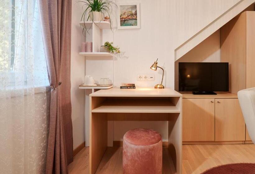 Quarto Quádruplo Estandar, Lanterna Rooms