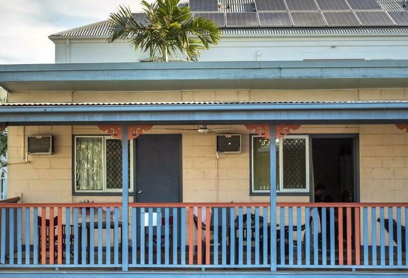 Номер Стандарт Трехместный, Castaways Backpackers Cairns