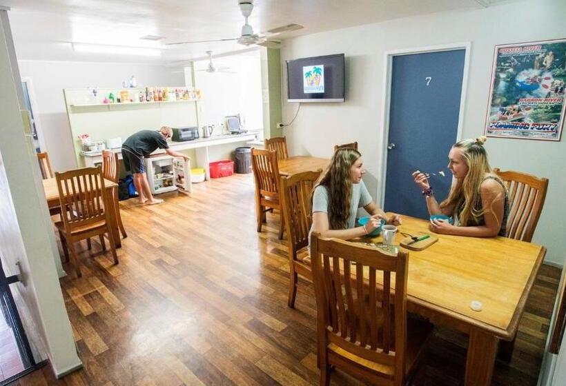 Четырехместный Номер Стандарт, Castaways Backpackers Cairns