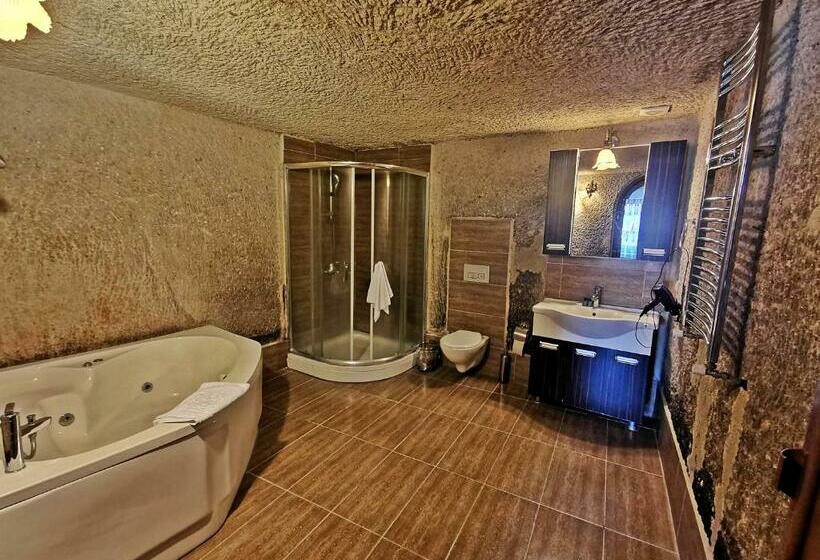 سوییت, Falcon Cave Suites