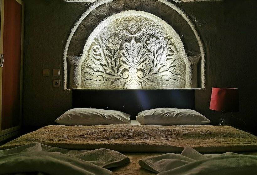 سوییت, Falcon Cave Suites