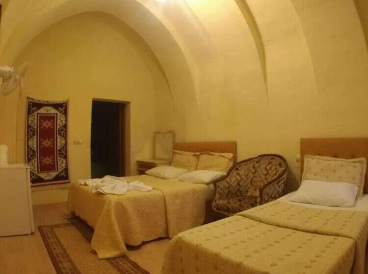 سوییت, Falcon Cave Suites