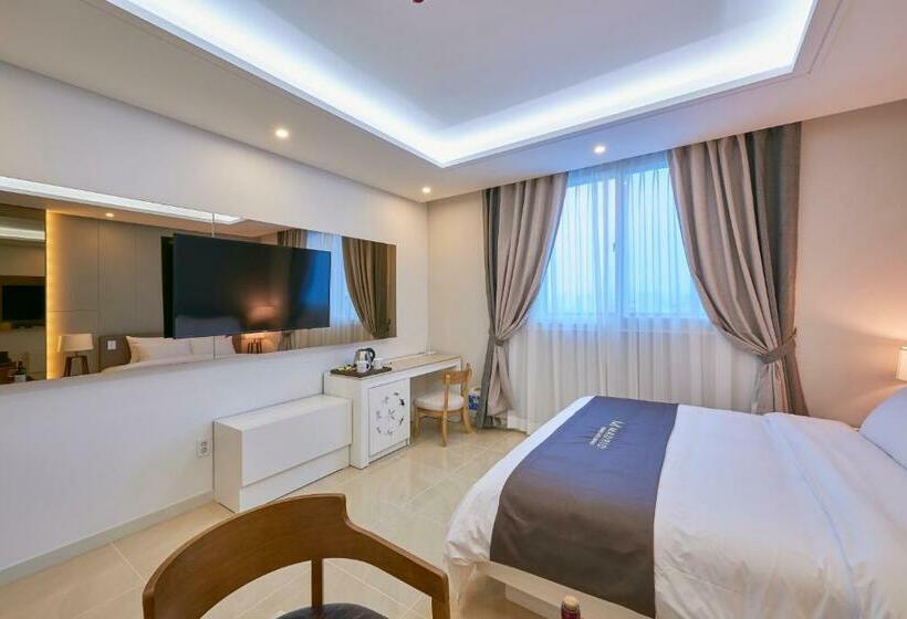 اتاق استاندارد با وان آب گرم, Gwangju Madrid