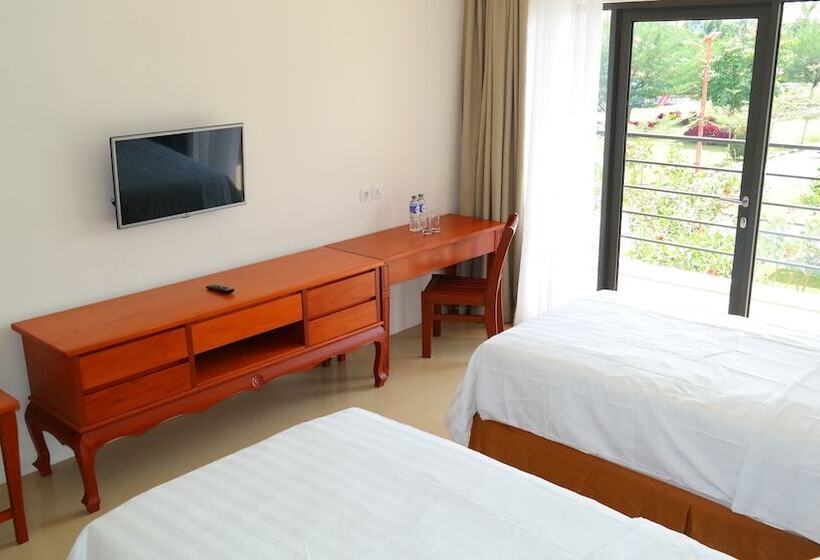 Номер Deluxe, Thong S Inn Hotel Kualanamu