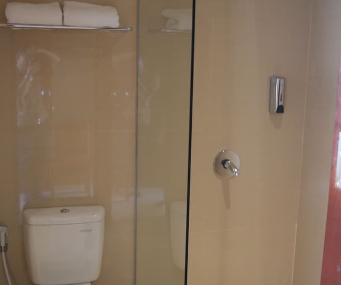 Номер Deluxe, Thong S Inn Hotel Kualanamu
