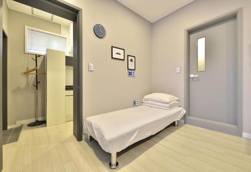 Трехместный Номер Deluxe, With U Hotel & Guesthouse