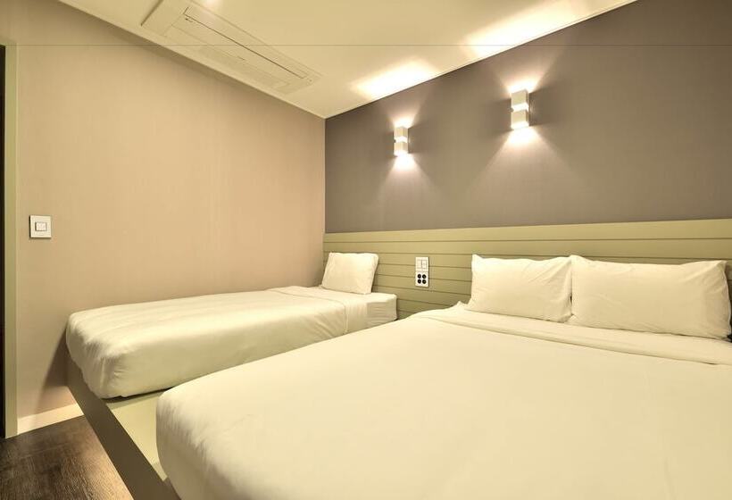 Номер Стандарт Трехместный, With U Hotel & Guesthouse